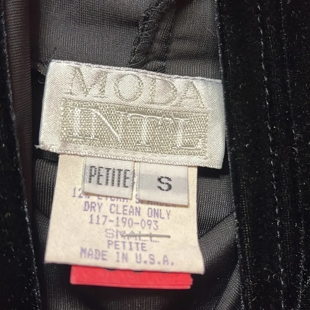 Moda Intl Velvet Dress - Picture 3 of 5